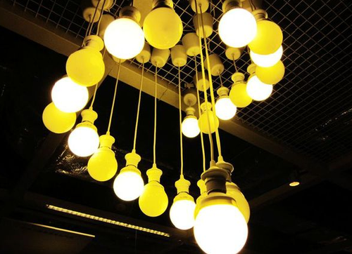 灯饰厂是一家集产品研发,设计,生产,销售和服务于一体的专业"家居照明